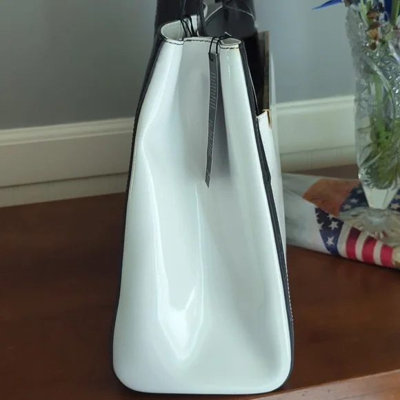 INNUE Leather Handbag - Picture 3 of 9